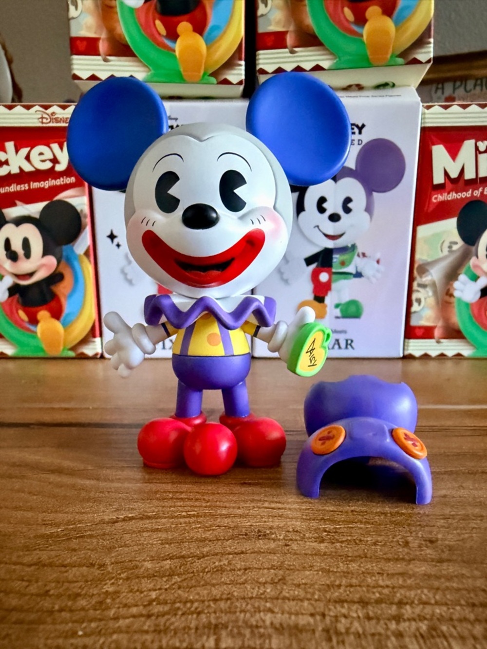 Pop Mart Disney Mickey Meets Pixar - Chuckles - Picture 6 of 9
